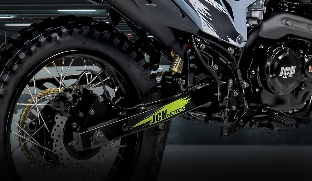 posterior de la Moto todo terreno MRX 250